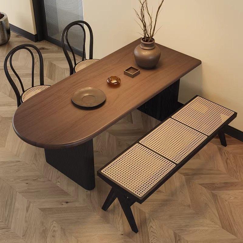 質感家居提案｜NT$ 7,551 打造復古老靈魂！「中古侘寂風半圓實木餐桌」開箱評測：小坪數也能擁有的島臺儀式感