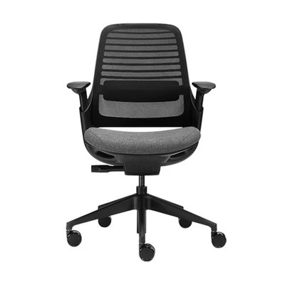 【Steelcase Series 1 推薦】4大核心特色告別久坐腰痠！辦公電腦椅選購指南 2026