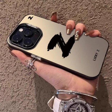 iPhone 手機殼推薦：iPhone 15 撞色字母防摔殼，4大特色、型號迷思與選購指南