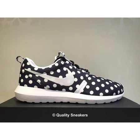Nike Roshe Run NM QS 深藍草間彌生 3大亮點解析｜運動鞋推薦